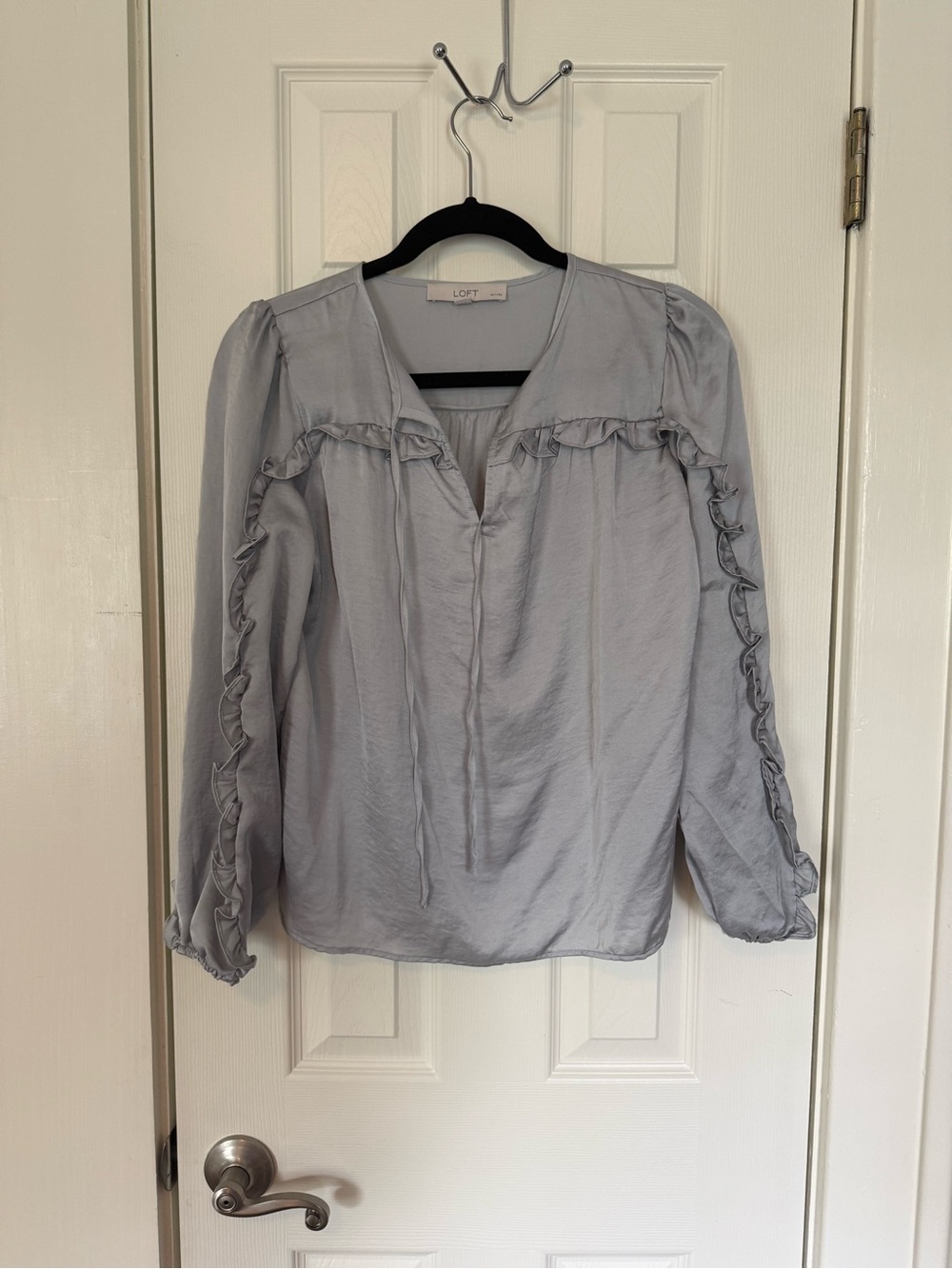 LOFT Light Gray/Silver Ruffle Long Sleeve V-Neck Blouse w/Tie